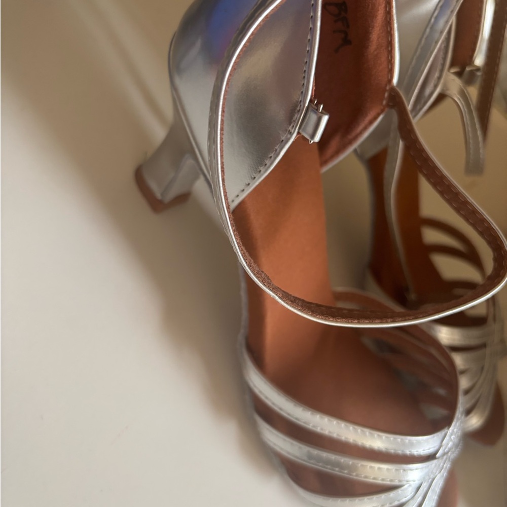 Elegant Silver Strappy Sandals - Picture 2 of 6